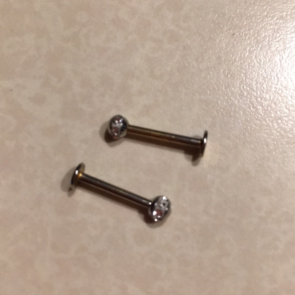 Pair of 16 guage 1/2” long labrat piercings.